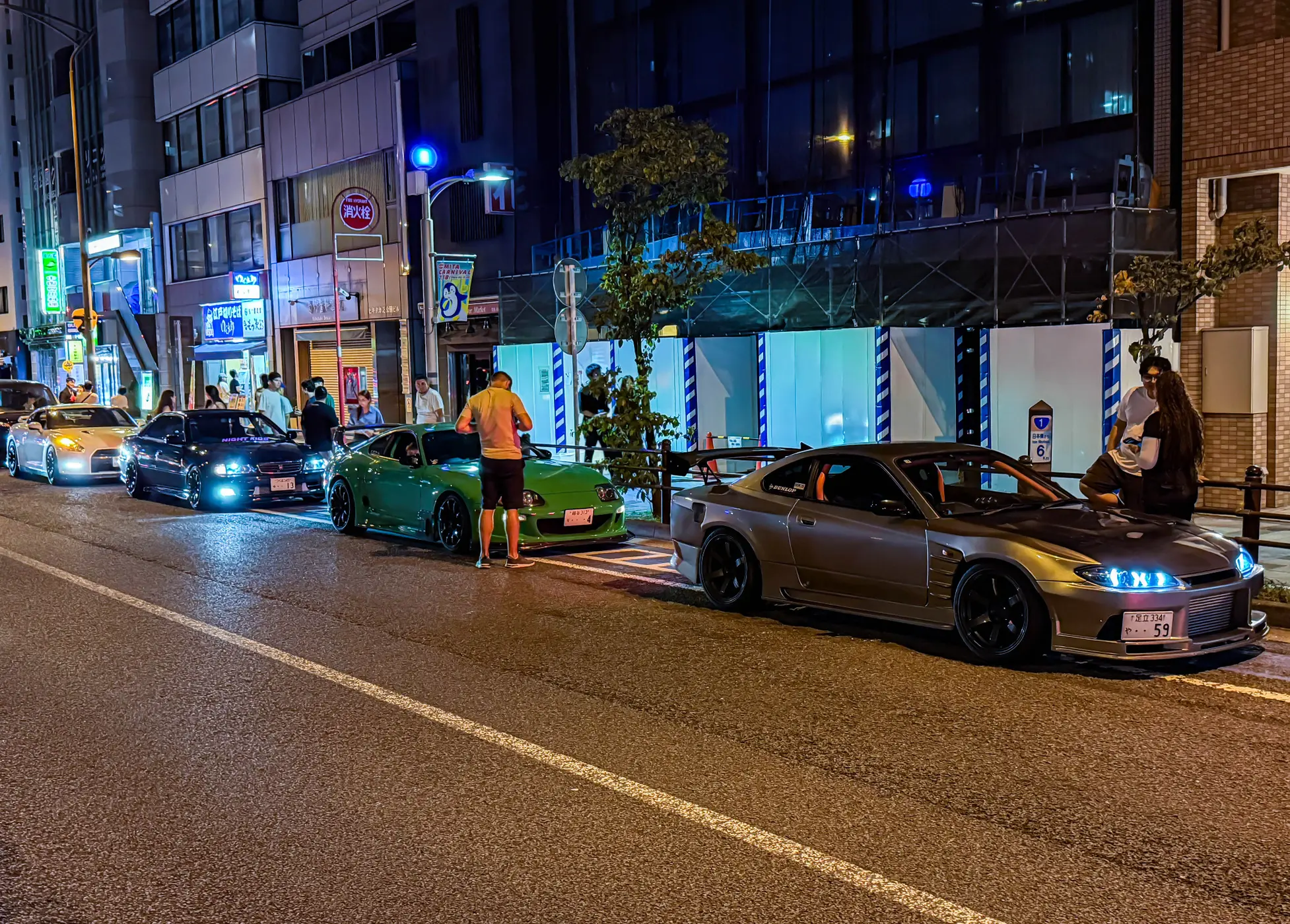 Overtake Tokyo JDM cars lined up in Tokyo at night